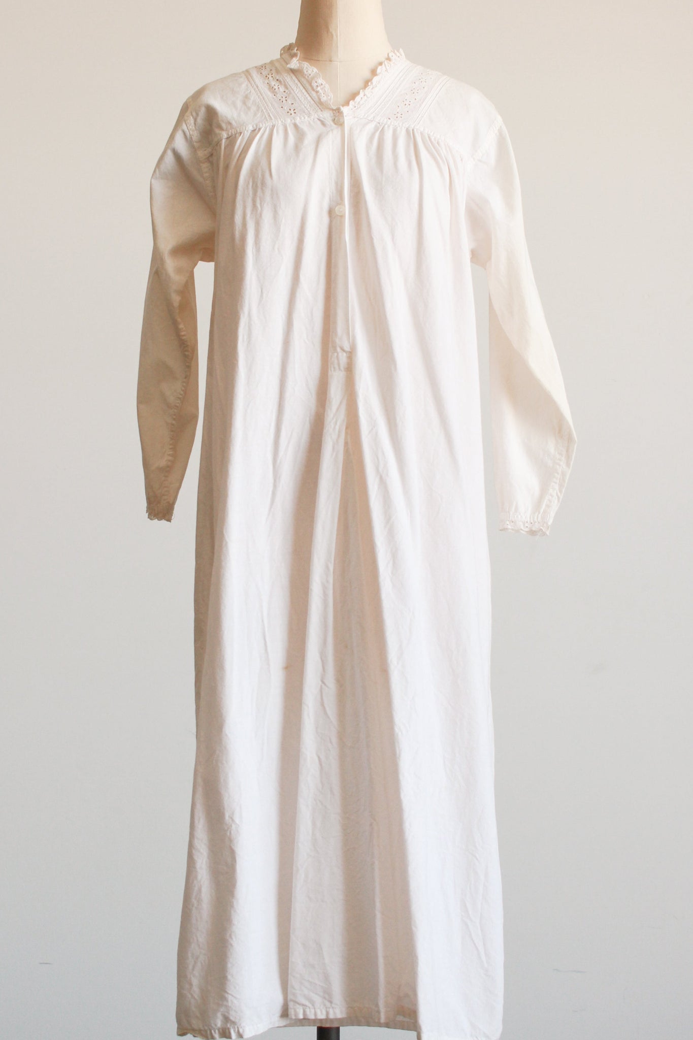 1900s White Cotton Broderie Trim Nightgown