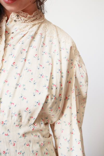 1900s Pale Yellow Cotton Floral Nightdress