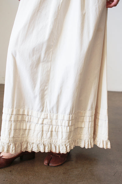 1900s Cream Cotton Lace Yoke Sleeveless Nightgown