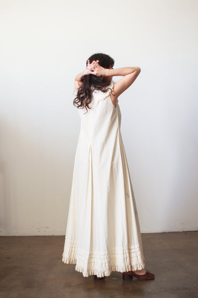 1900s Cream Cotton Lace Yoke Sleeveless Nightgown