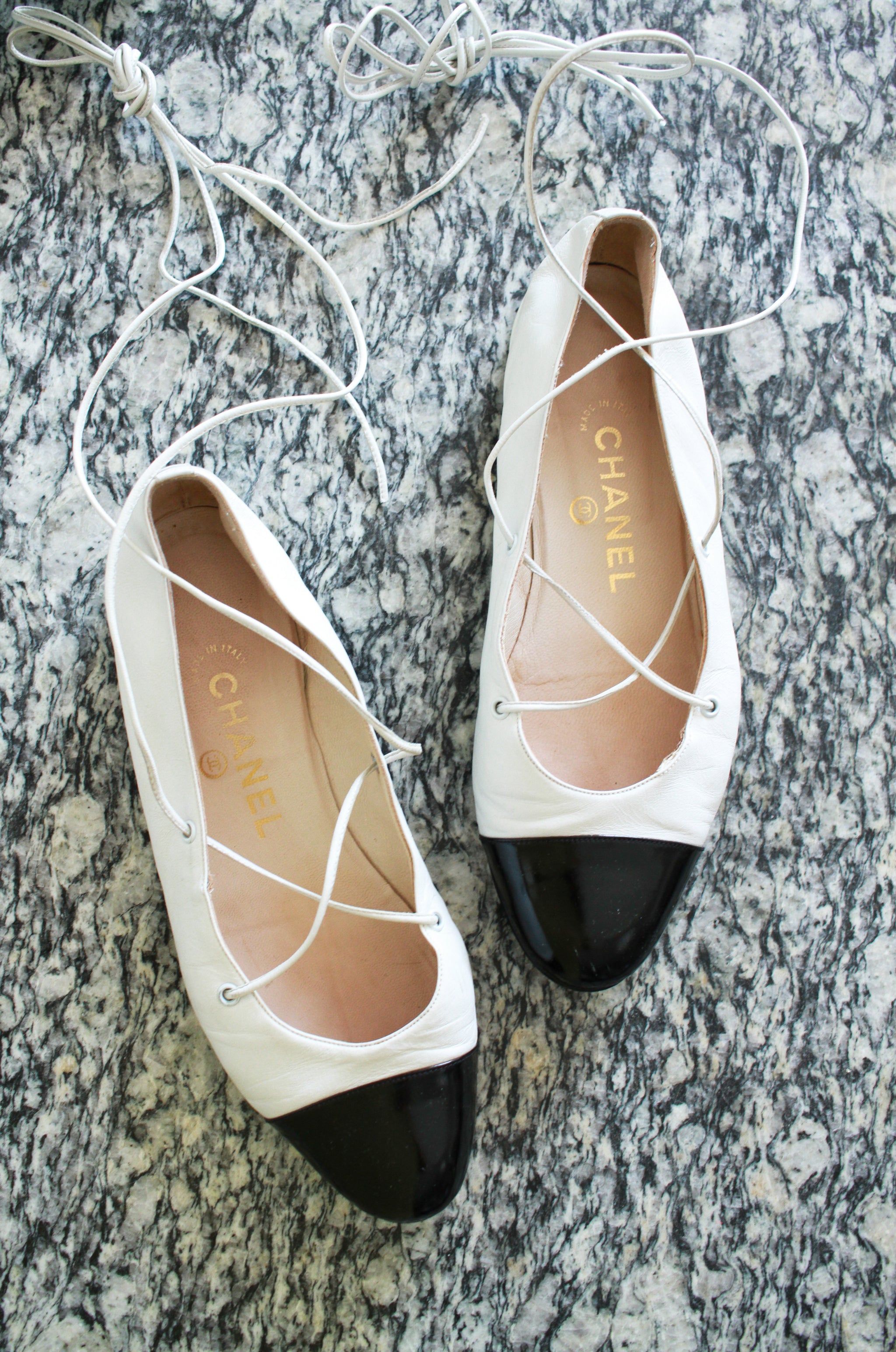 CHANEL ballet shoes バレエシューズ　37 イタリア製 1980s Chanel Black White Leather Lace Up Ballet Flats | 37