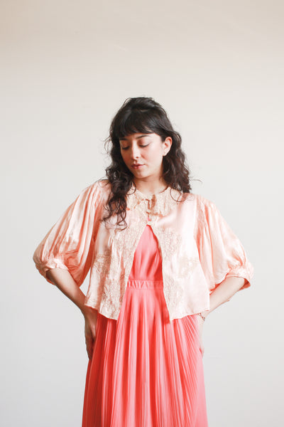 1930s Peach Silk Charmeuse Lace Smocked Puff Sleeve Bed Jacket