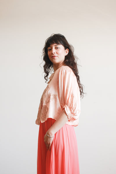 1930s Peach Silk Charmeuse Lace Smocked Puff Sleeve Bed Jacket