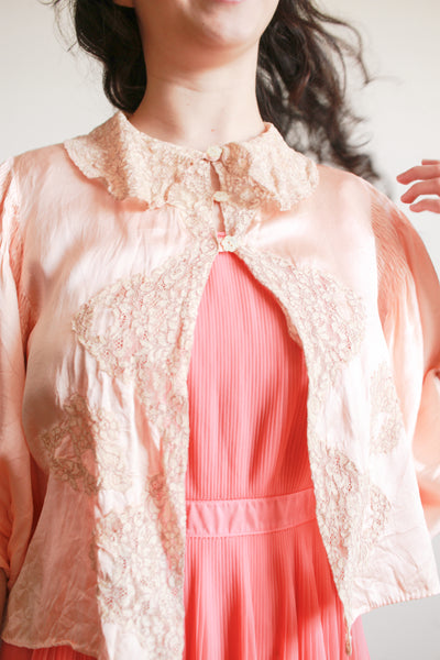 1930s Peach Silk Charmeuse Lace Smocked Puff Sleeve Bed Jacket
