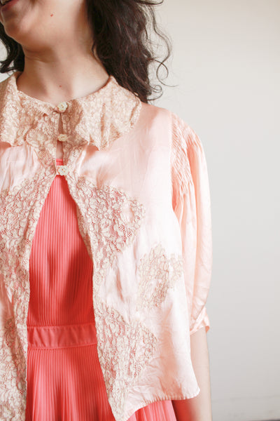 1930s Peach Silk Charmeuse Lace Smocked Puff Sleeve Bed Jacket