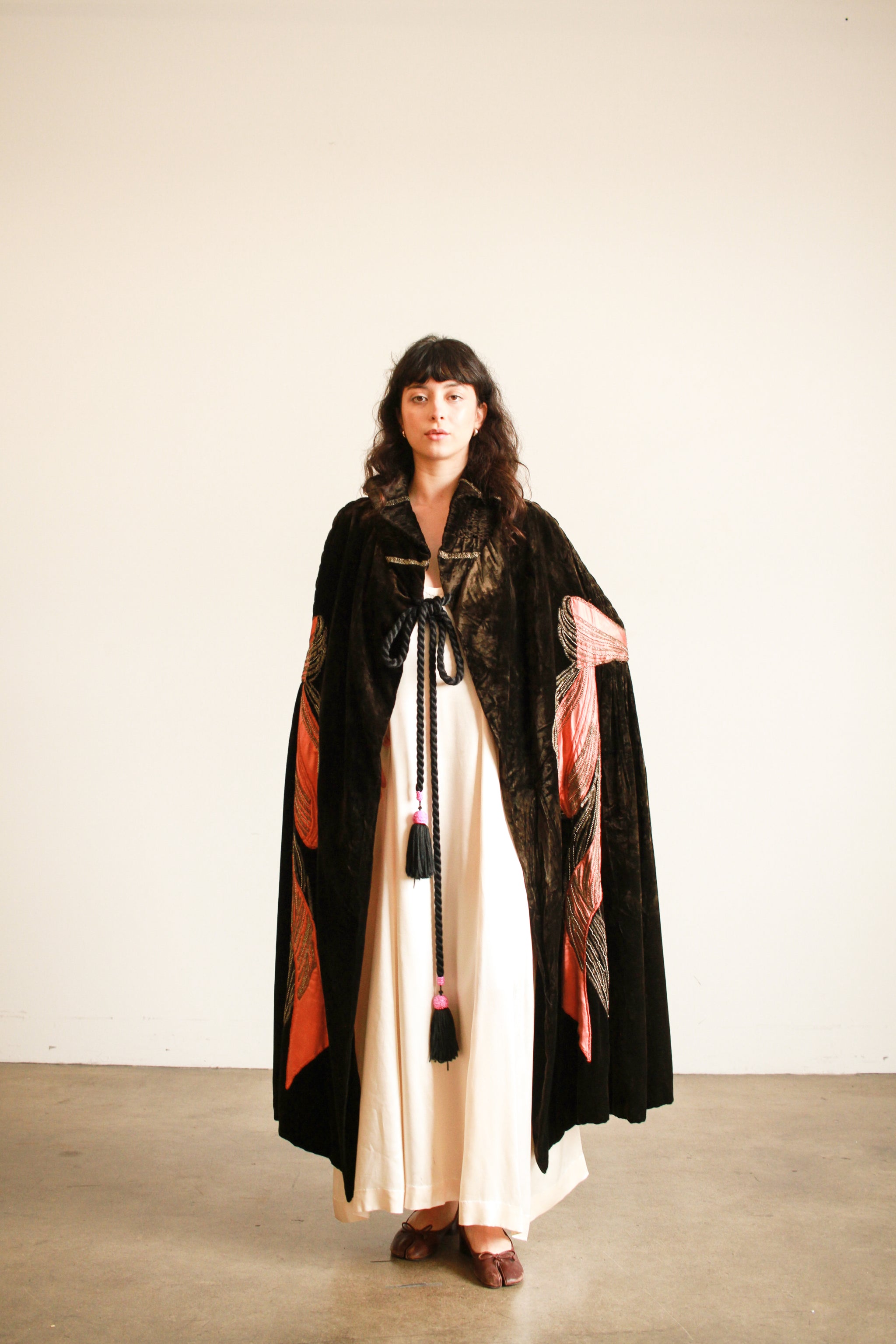 1920s Chocolate Brown Silk Velvet Lamé Ribbon Opera Cape – Blossom