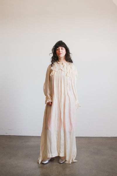 1900s Beige Tissue Silk Long Sleeve Night Gown