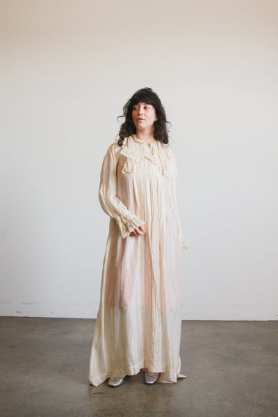 1900s Beige Tissue Silk Long Sleeve Night Gown