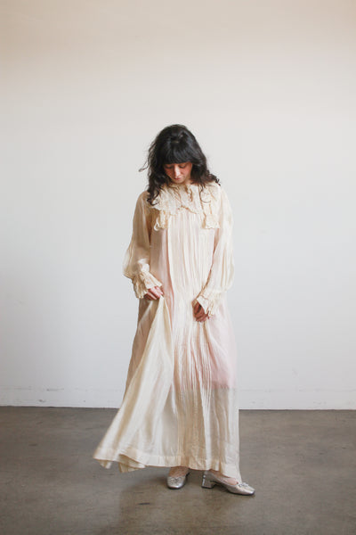 1900s Beige Tissue Silk Long Sleeve Night Gown