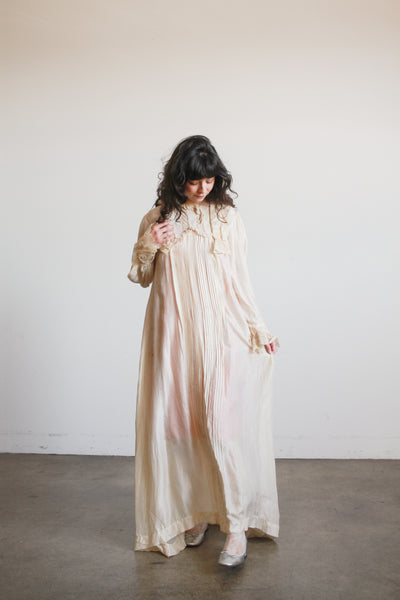 1900s Beige Tissue Silk Long Sleeve Night Gown