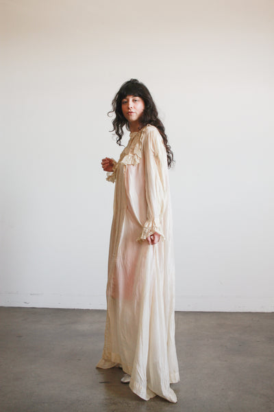 1900s Beige Tissue Silk Long Sleeve Night Gown