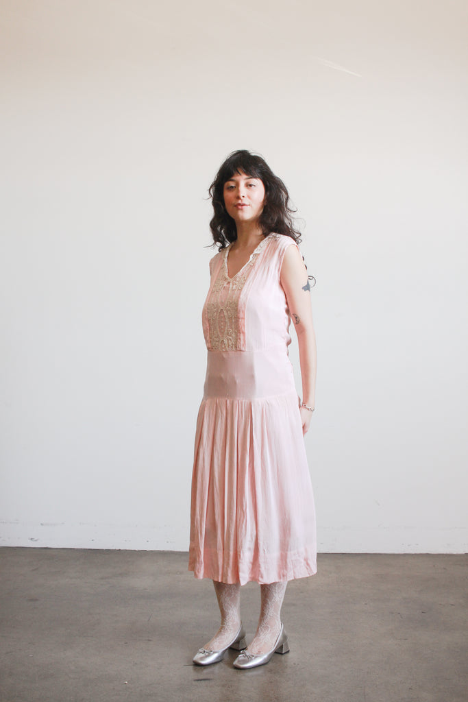 1920s Ballet Pink Silk Sleeveless Drop Waist Dress – Blossom Vintage 1920s Ballet Pink Silk Sleeveless Drop Waist Dress – Blossom Vintage