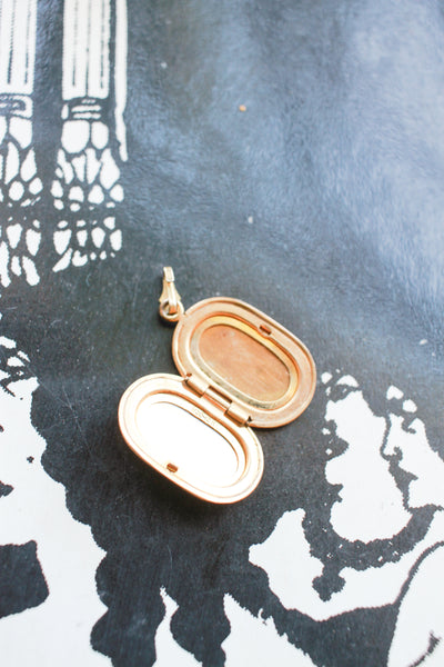 Vintage Gold Floral Motif Etched Oval Locket Charm