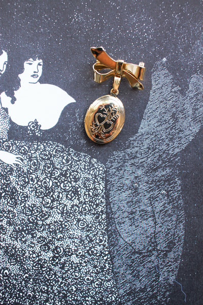 Vintage Gold Two Hearts Etched Bow Pin