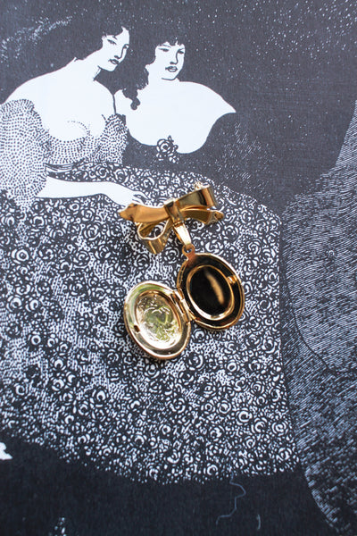 Vintage Gold Two Hearts Etched Bow Pin