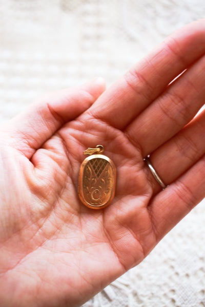 Vintage Gold Floral Motif Etched Oval Locket Charm