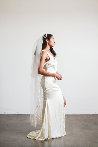 1960s Ivory Daisy Trimmed Veil