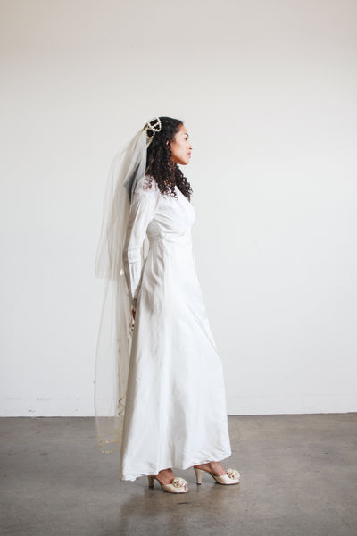 1960s Pearl White Empire Waist Lace Long Sleeve Dress