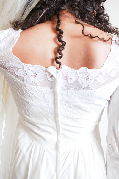 1960s Pearl White Empire Waist Lace Long Sleeve Dress