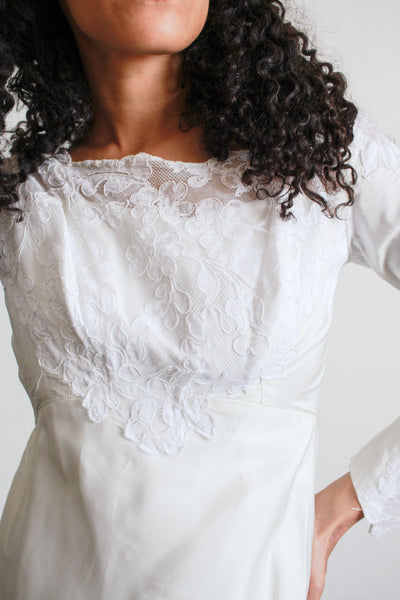 1960s Pearl White Empire Waist Lace Long Sleeve Dress