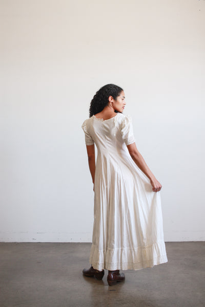 1950s Cotton Cream Puff Sleeve Buttoned Dress