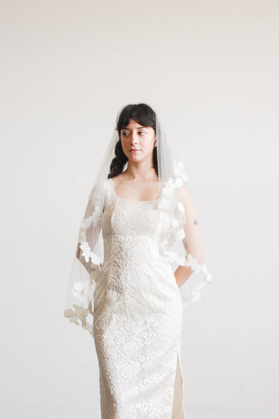 1960s Ivory Lace Trimmed Veil