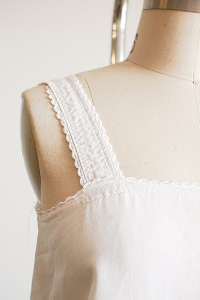 1910s Cream Cotton Scallop Trim Top