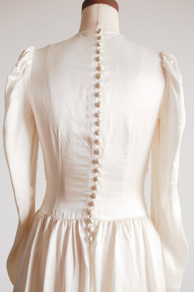 1940s Pearl White Satin Ruched Sweetheart Dress