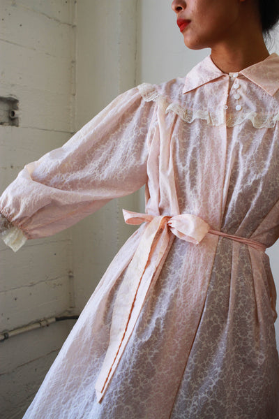 1940s Embossed Ballet Pink Dressing Gown