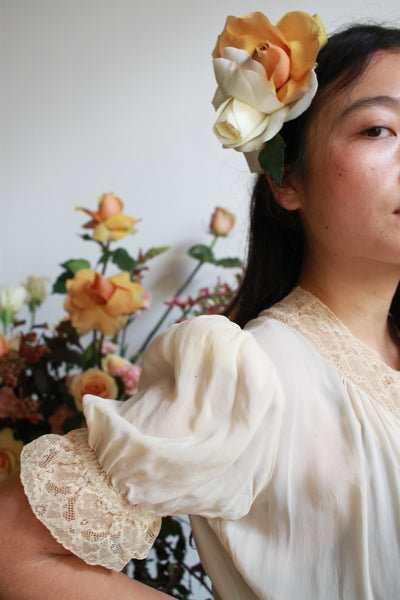 1940s Ecru Lace Tiered Dressing Gown