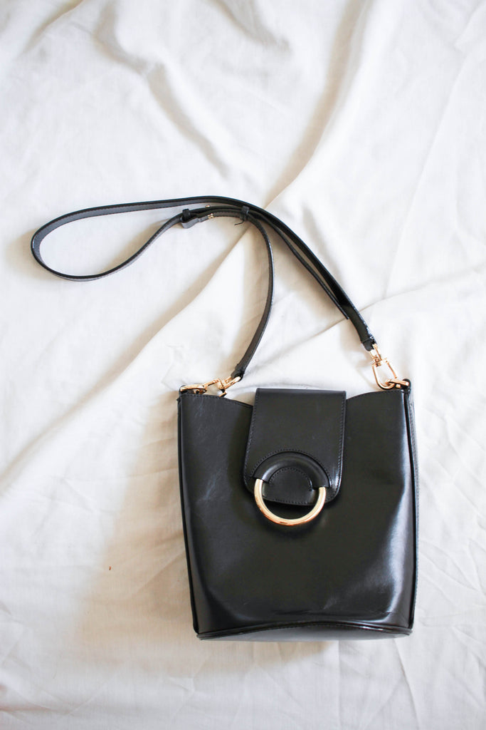 Banana republic discount leather bucket bag