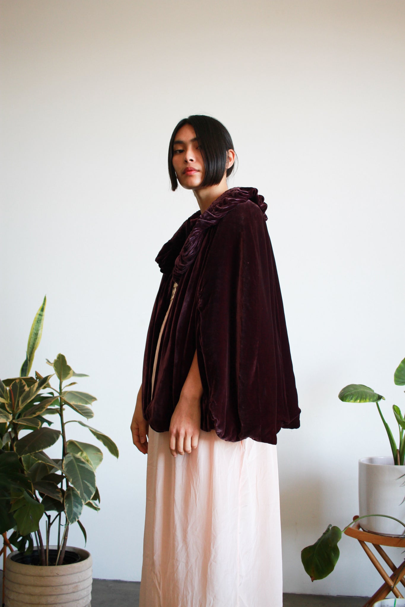 1920s Violet Velvet Scalloped Capelet
