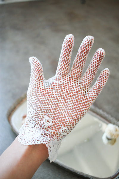 1950s White Crochet Gloves